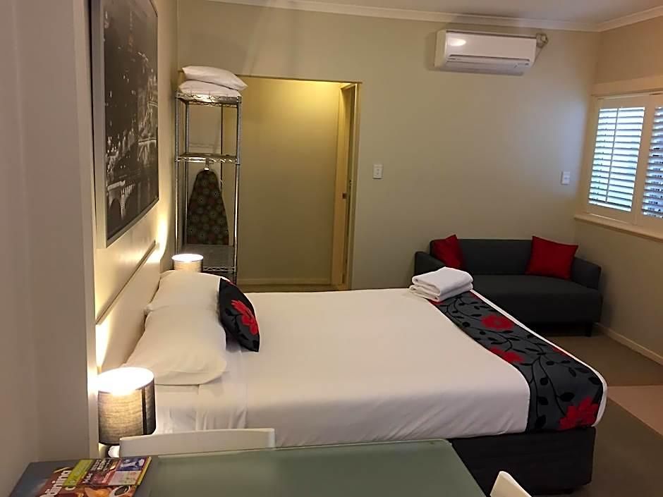 Aparthotel Street 3*
