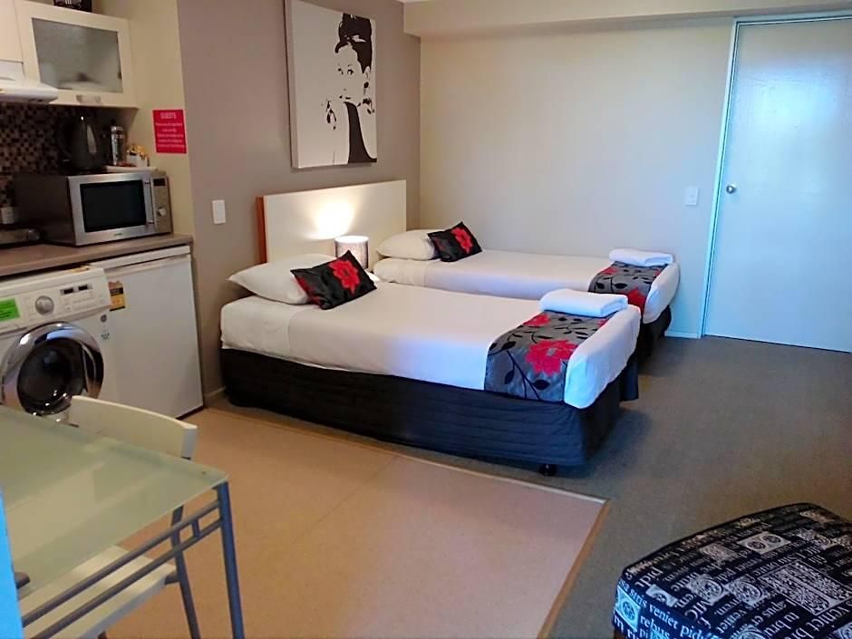Street Aparthotel