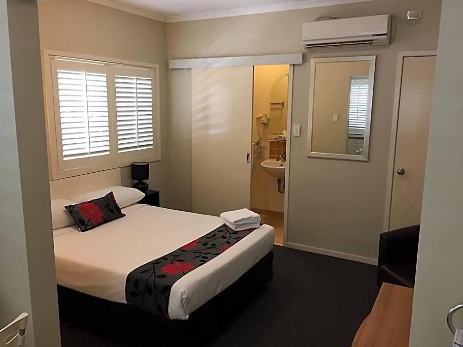 Street 3* Brisbane