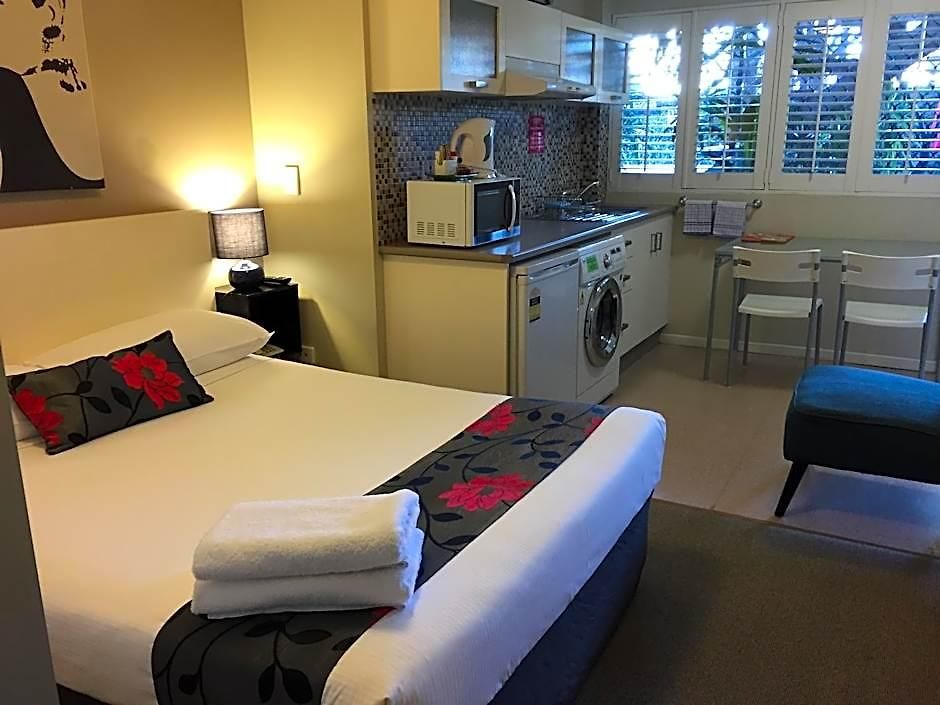 Street Aparthotel 3*