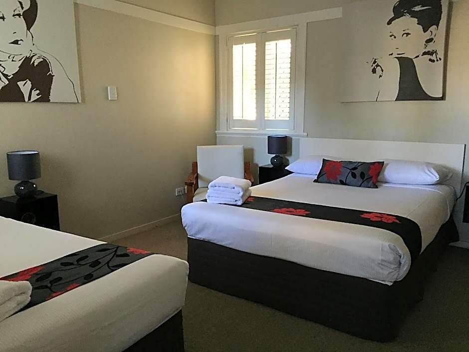 Street 3* Brisbane