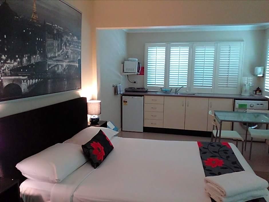 Street Aparthotel 3*