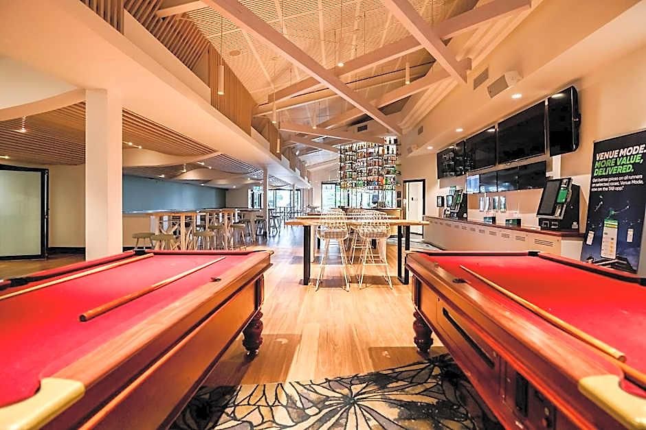 Calamvale And Conference Centre Hotel
