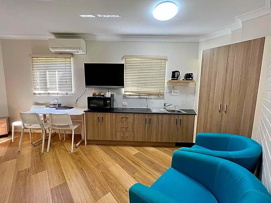 Motel Benson Court 4*