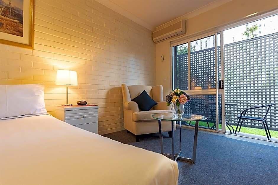 Motel Benson Court 4*