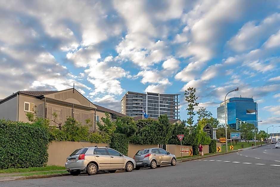 Benson Court 4*