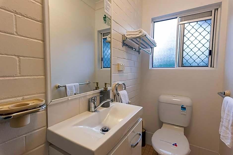 Benson Court 4*