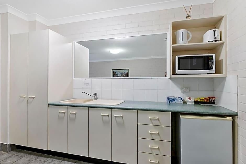 Benson Court Motel 4*