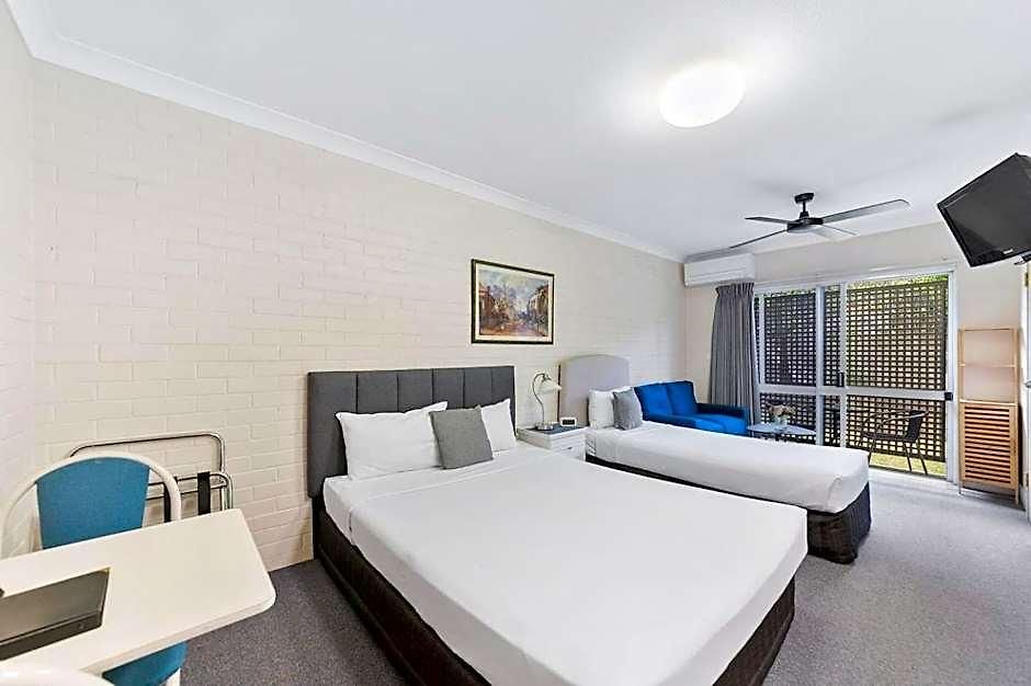 Benson Court 4*