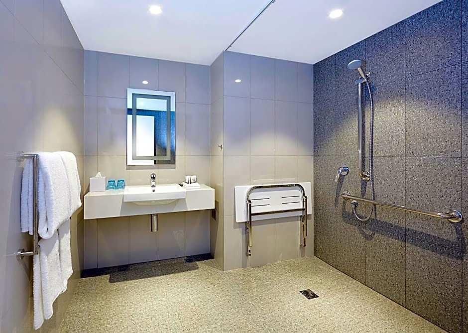 Holiday Inn Express Brisbane Central By Ihg 4*
