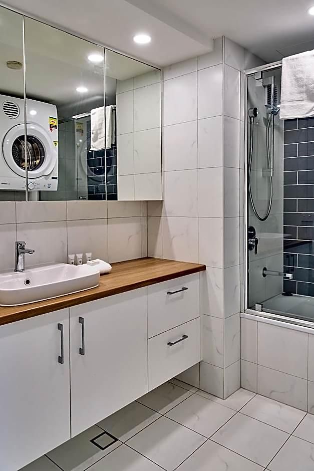 River Plaza Aparthotel 4*