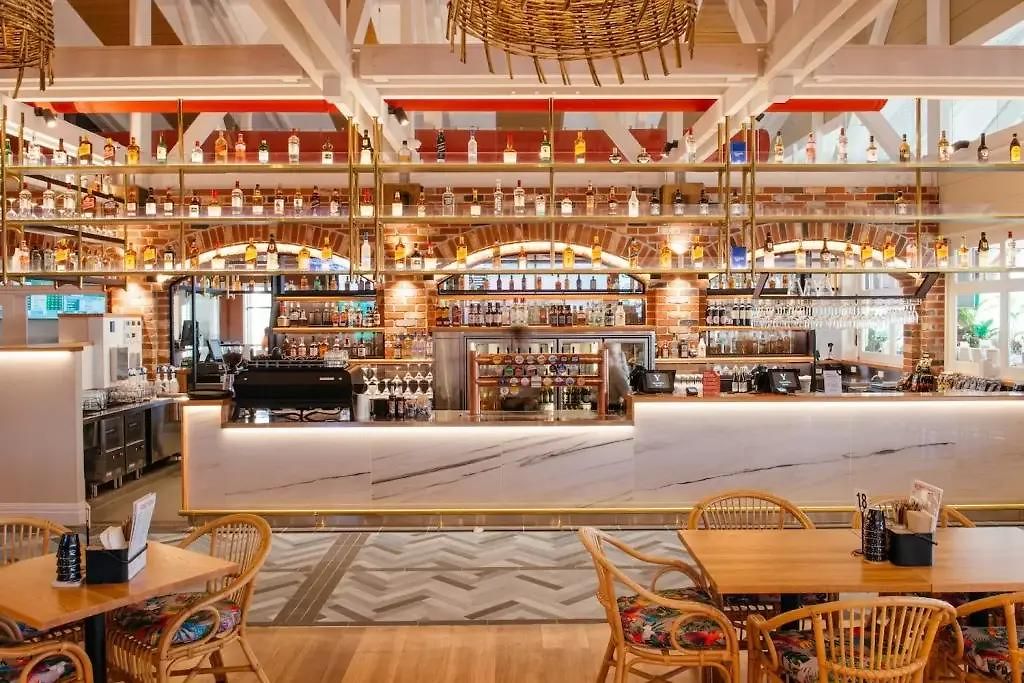 Hotel Calamvale And Conference Centre 5*