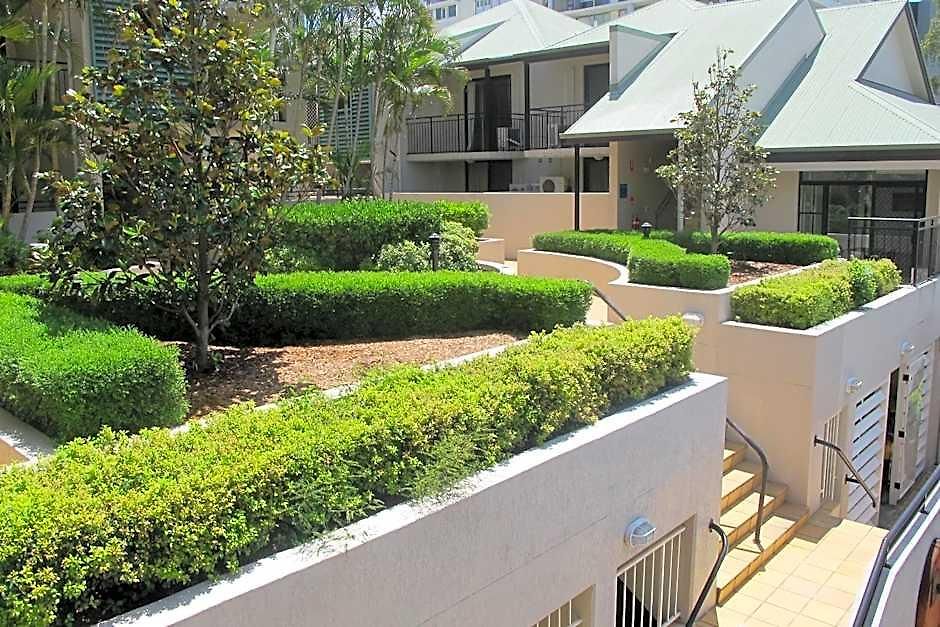 Spring Hill Mews Aparthotel 4*