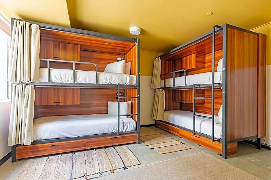 Roamer Hotel