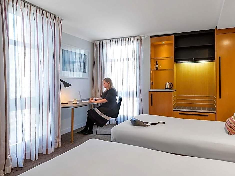 Mercure King George Square Hotel 4*
