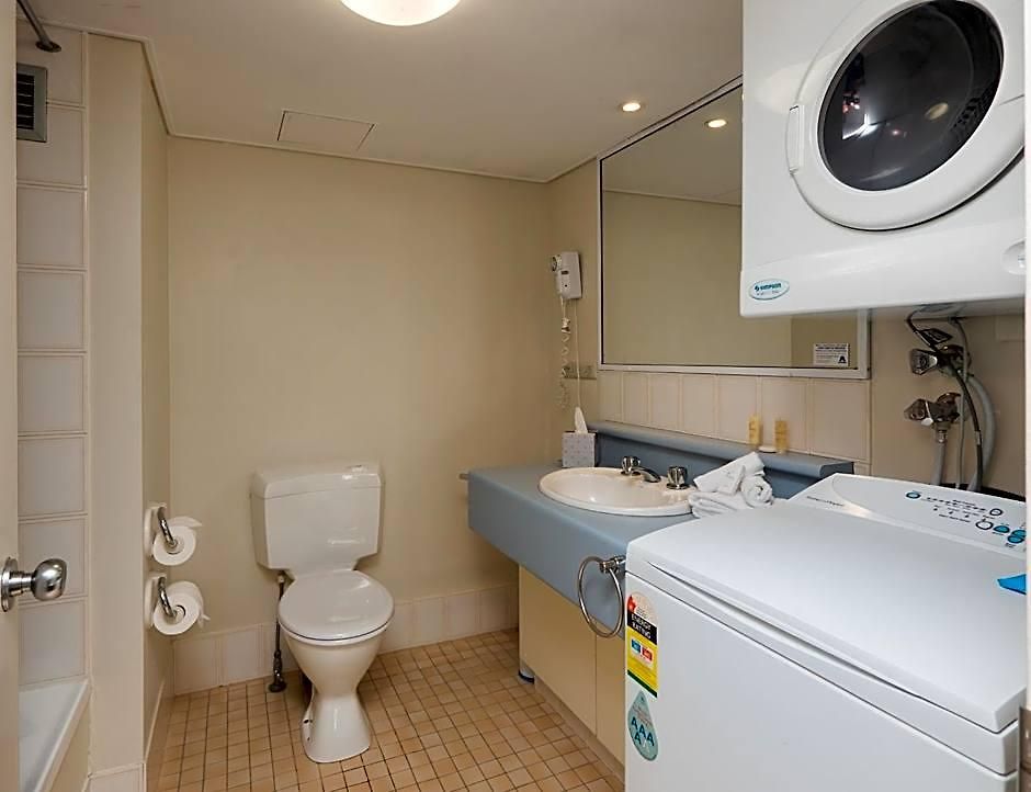 Aparthotel Abbey On Roma & 4*