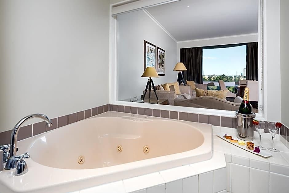 Royal On The Park Hotel