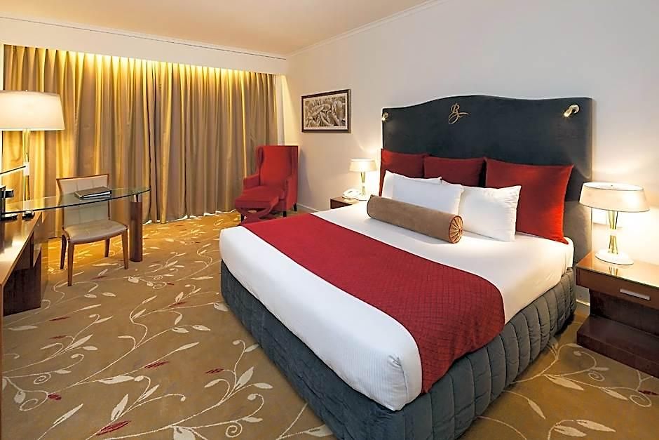 Royal On The Park Hotel
