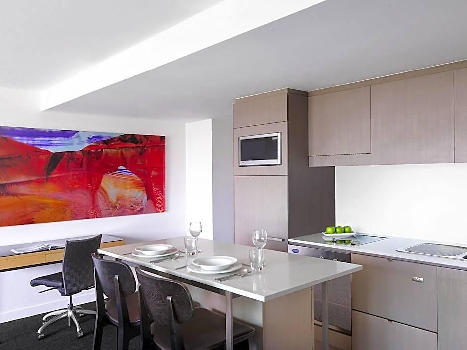 Hotel Mantra South Bank 4*