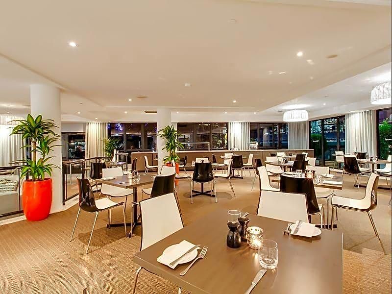 Adina Aparthotel 4*