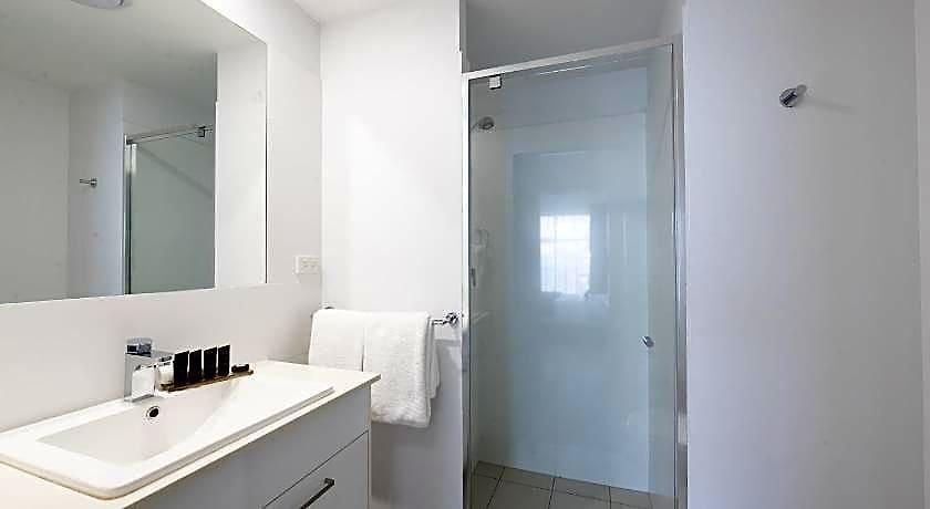 Boulevard North Lakes Hotel 4*