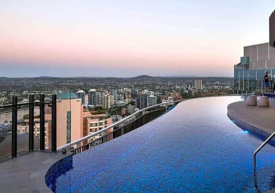 Spire Residences By Cllix 5*