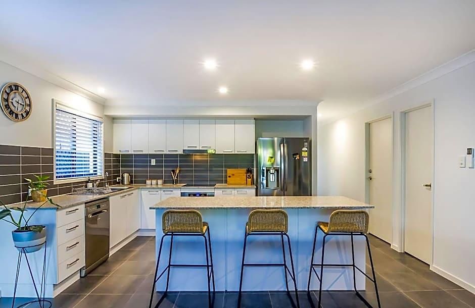 Charming 3br House In The Heart Of Dakabin Hotel