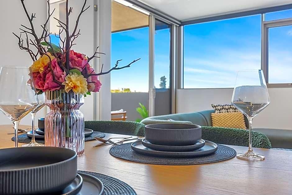 3br Family - King Beds, Parking & Views Apartment *