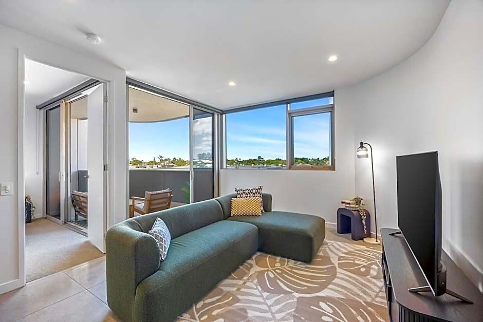 3br Family - King Beds, Parking & Views *