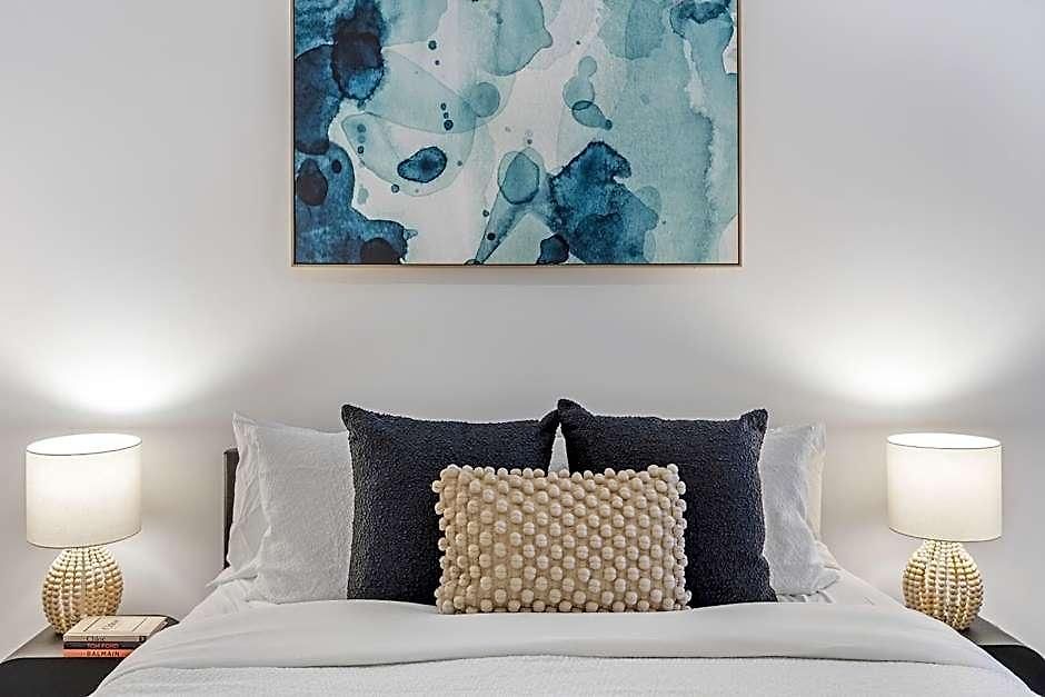 3br Family - King Beds, Parking & Views Apartment *