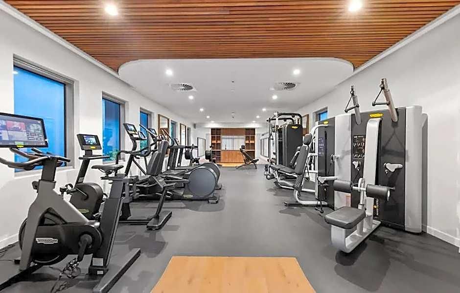 Apartment 3br Family - King Beds, Parking & Views *