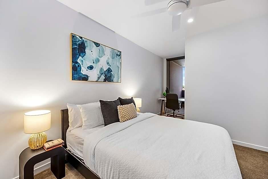 Apartment 3br Family - King Beds, Parking & Views *