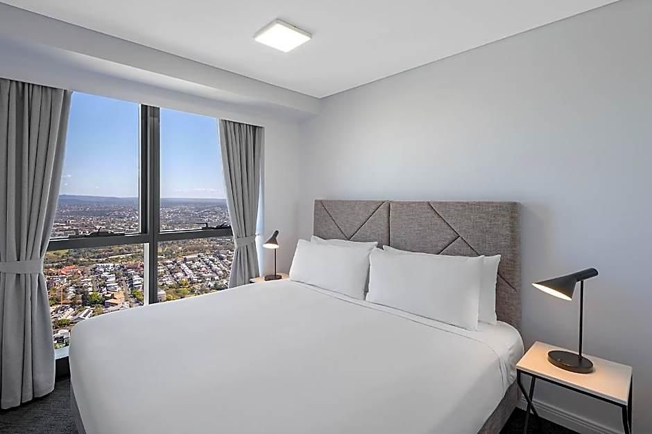 Meriton Herschel Street, 5* Brisbane