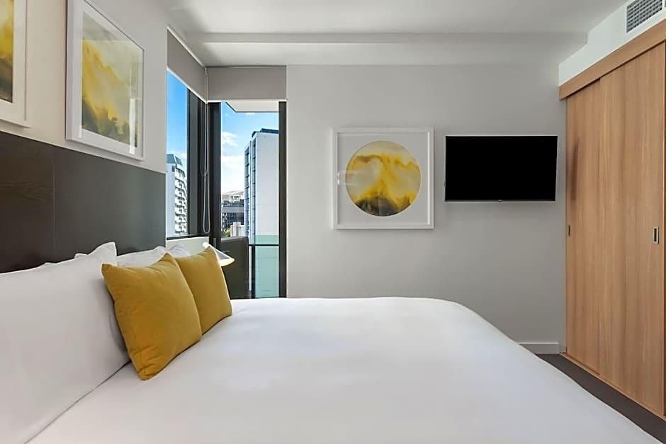 Quattro On Astor Aparthotel 4*