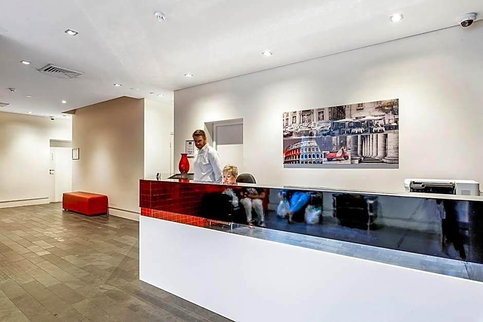 Quattro On Astor Aparthotel