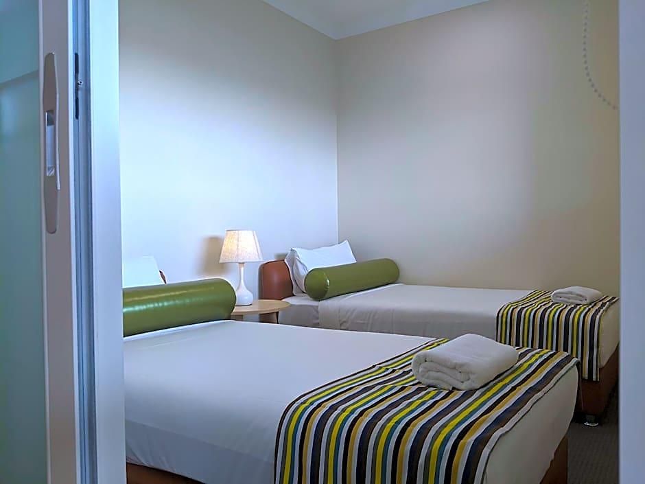 The Windsor, & 4*