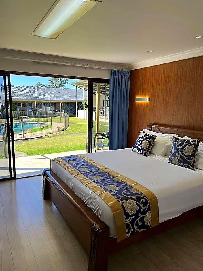 Motel Oxley Motor