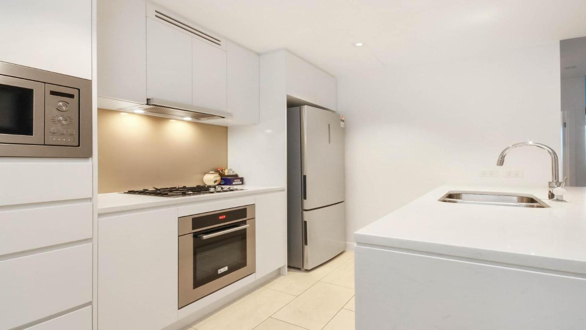Luxury 1 Bedroom Retreat In With Pool And Gym *