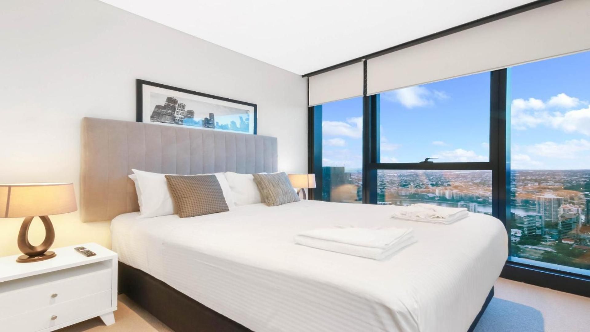 Luxury 1 Bedroom Retreat In With Pool And Gym