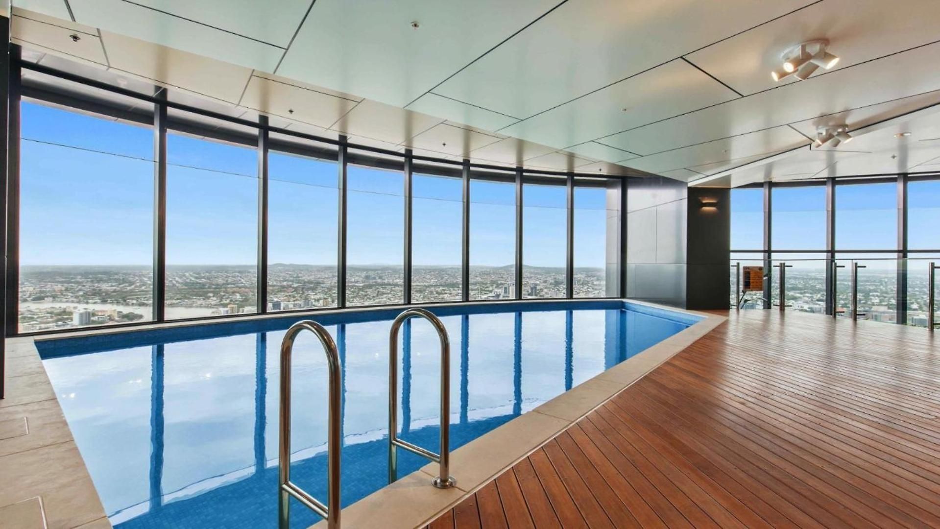 Luxury 1 Bedroom Retreat In With Pool And Gym Apartment *