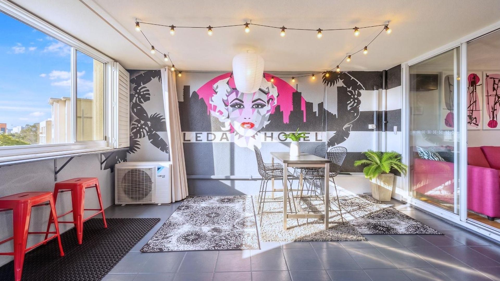 Apartment Retro Chic Vibes, Tropical Pool & Prime Location
