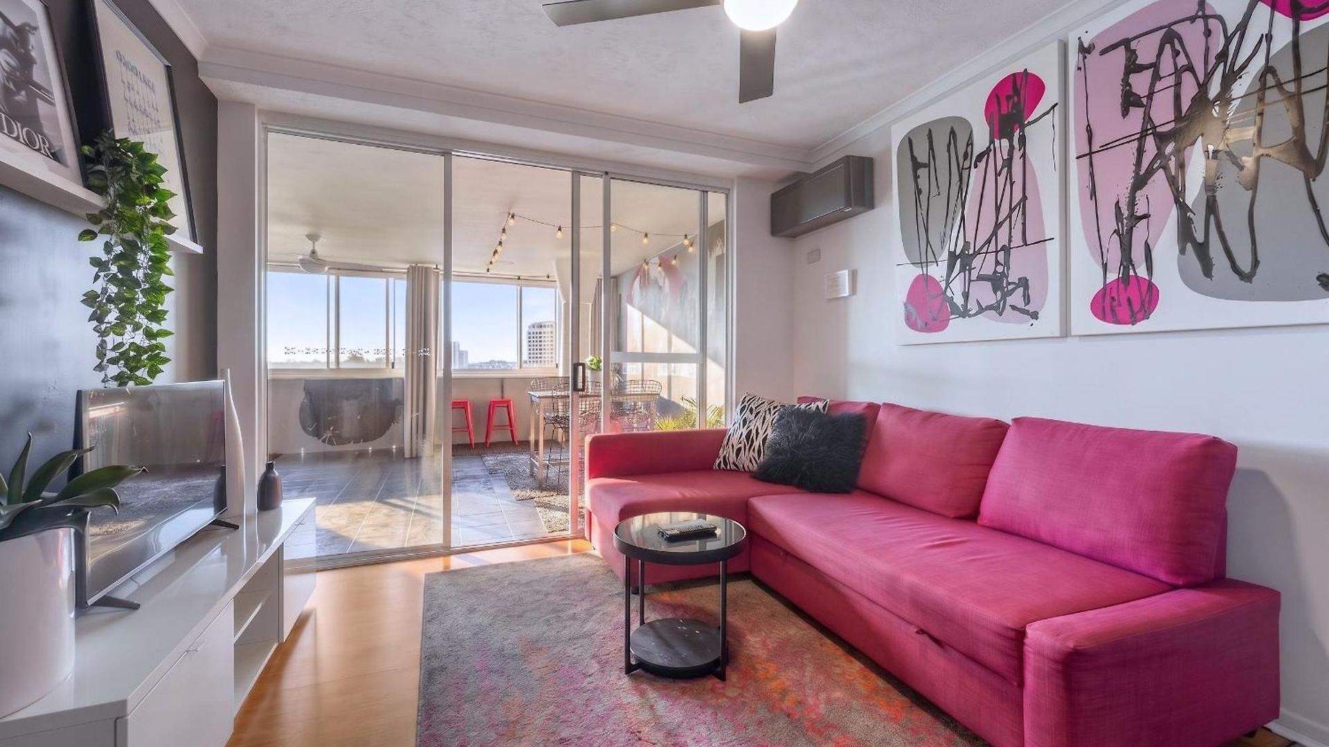 Retro Chic Vibes, Tropical Pool & Prime Location Brisbane