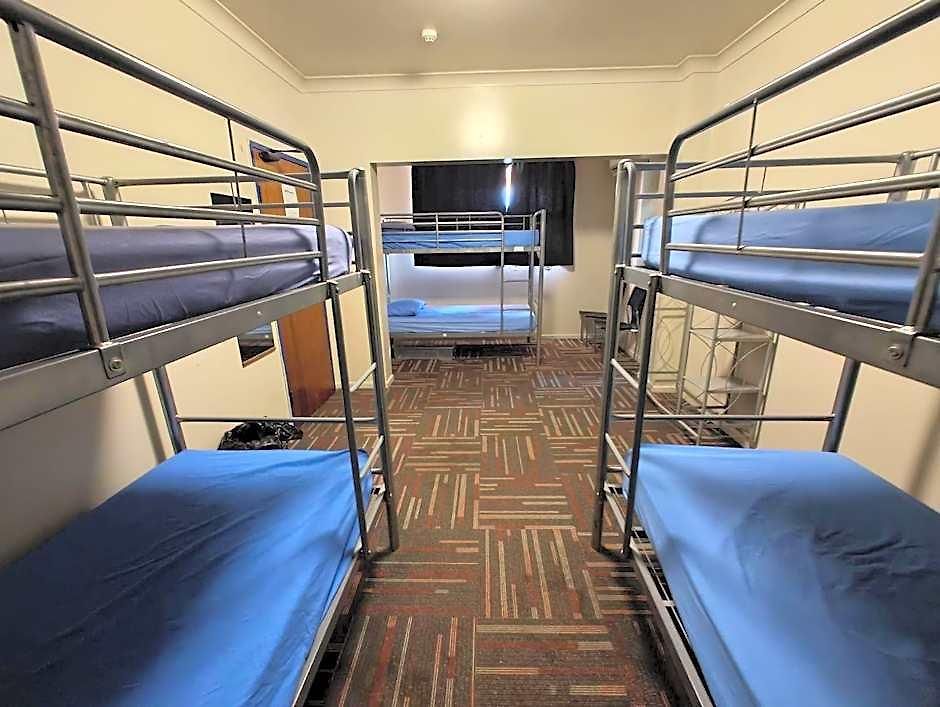 Backpackers Hq *