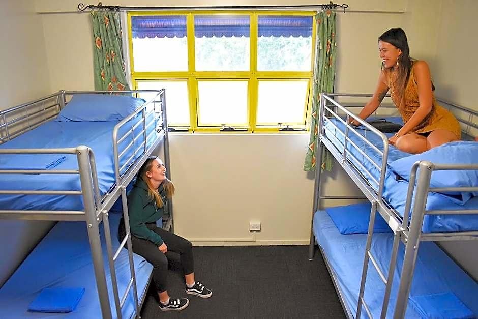 Backpackers Hq Hostel *