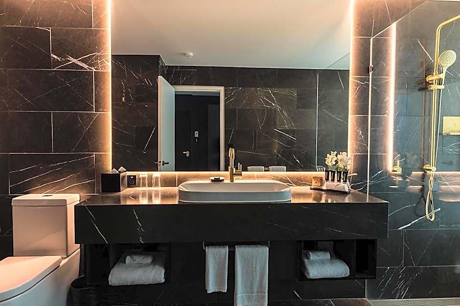 Eatons Hill Hotel 4*