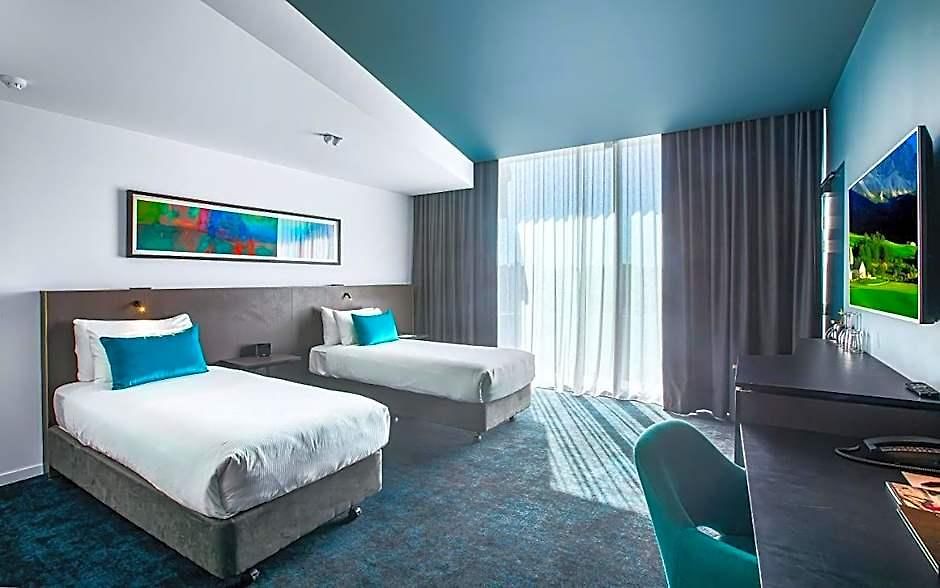 Eatons Hill 4* Brisbane