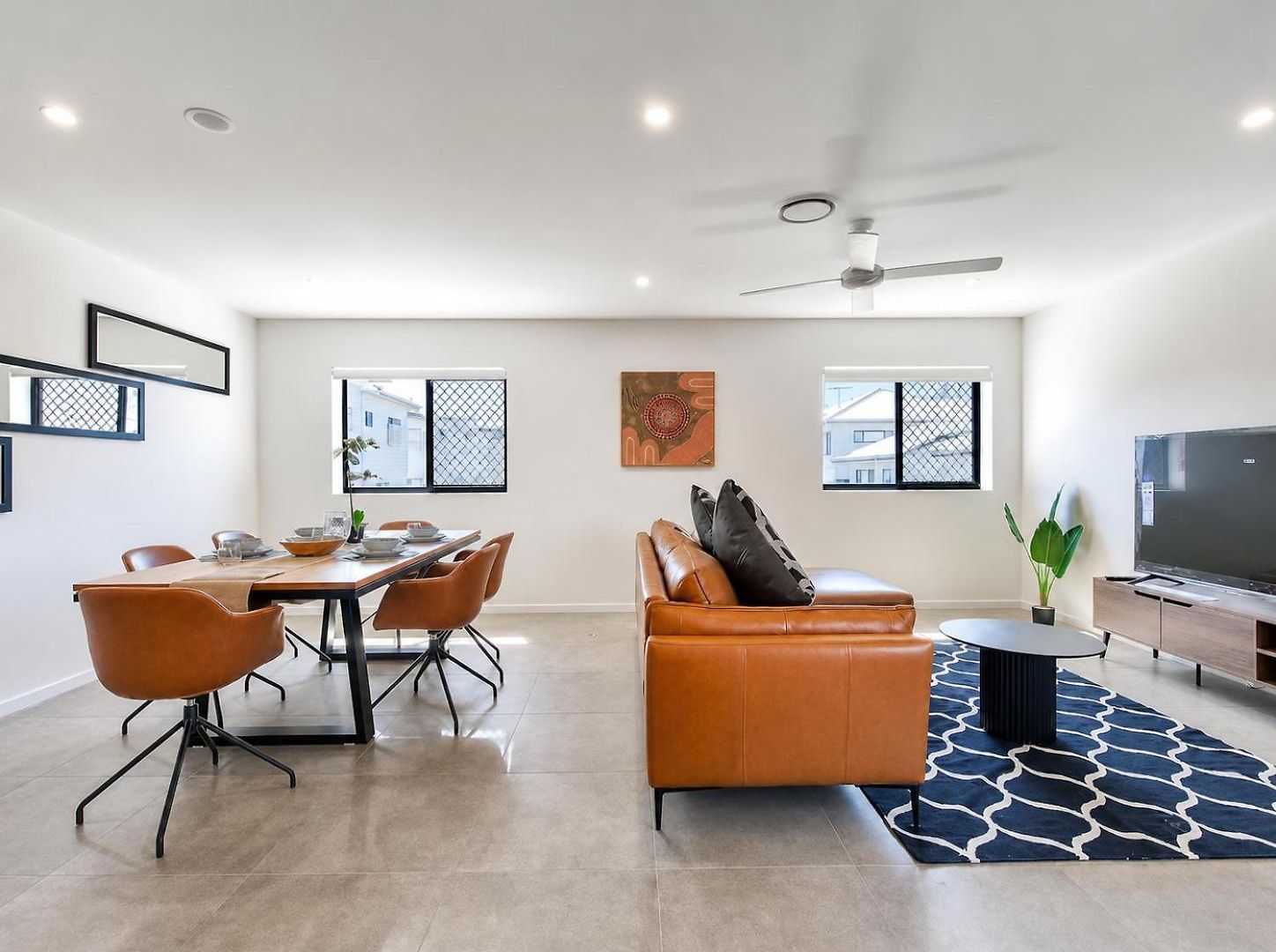3br Floor With Parking, Ev Friendly & Views South *