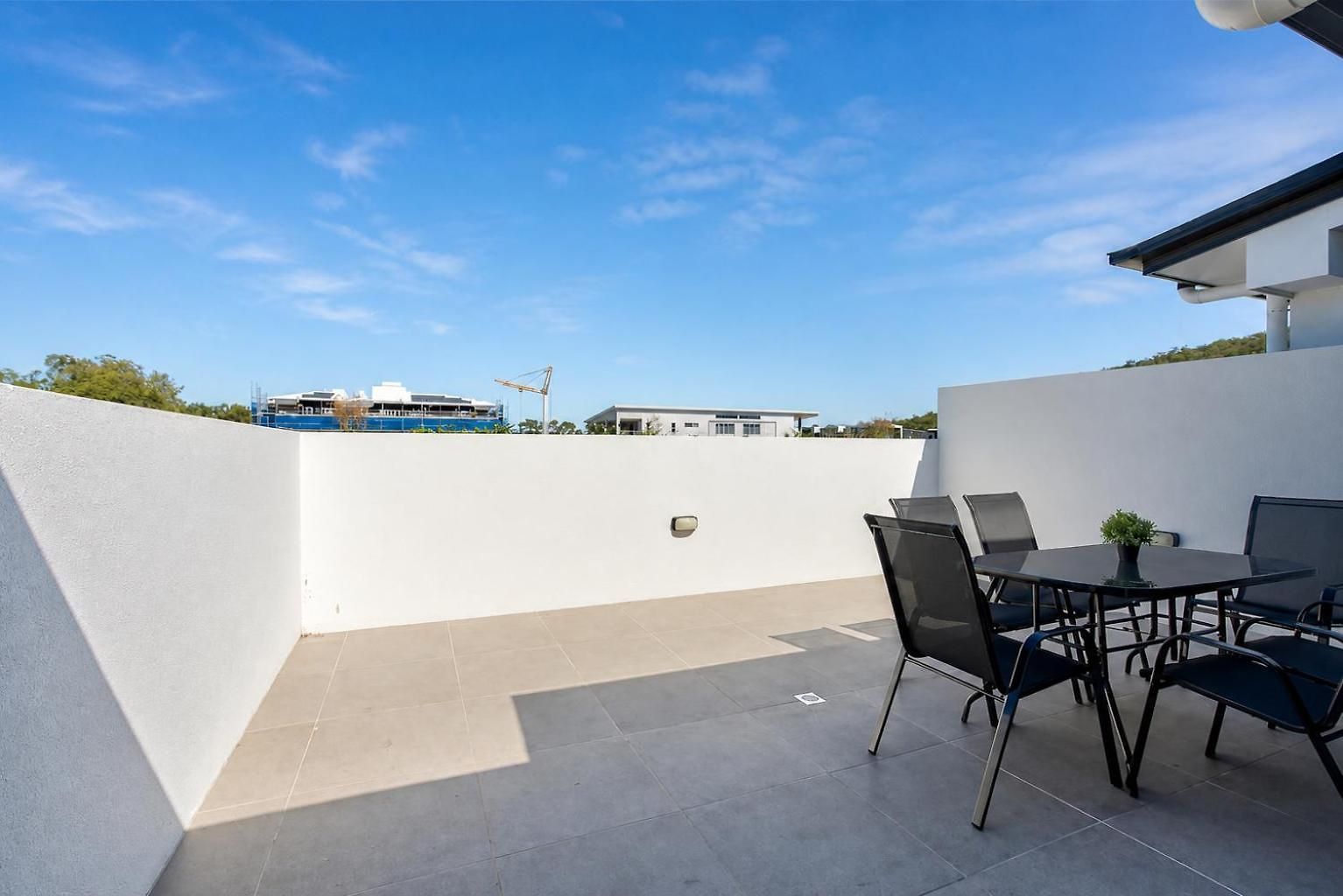 3br Floor With Parking, Ev Friendly & Views South Apartment Brisbane
