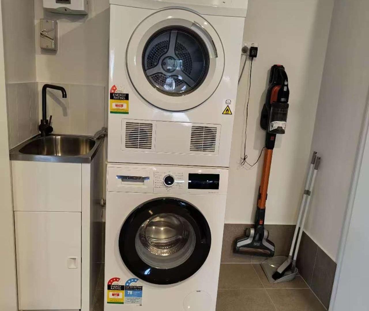 3br Floor With Parking, Ev Friendly & Views South *