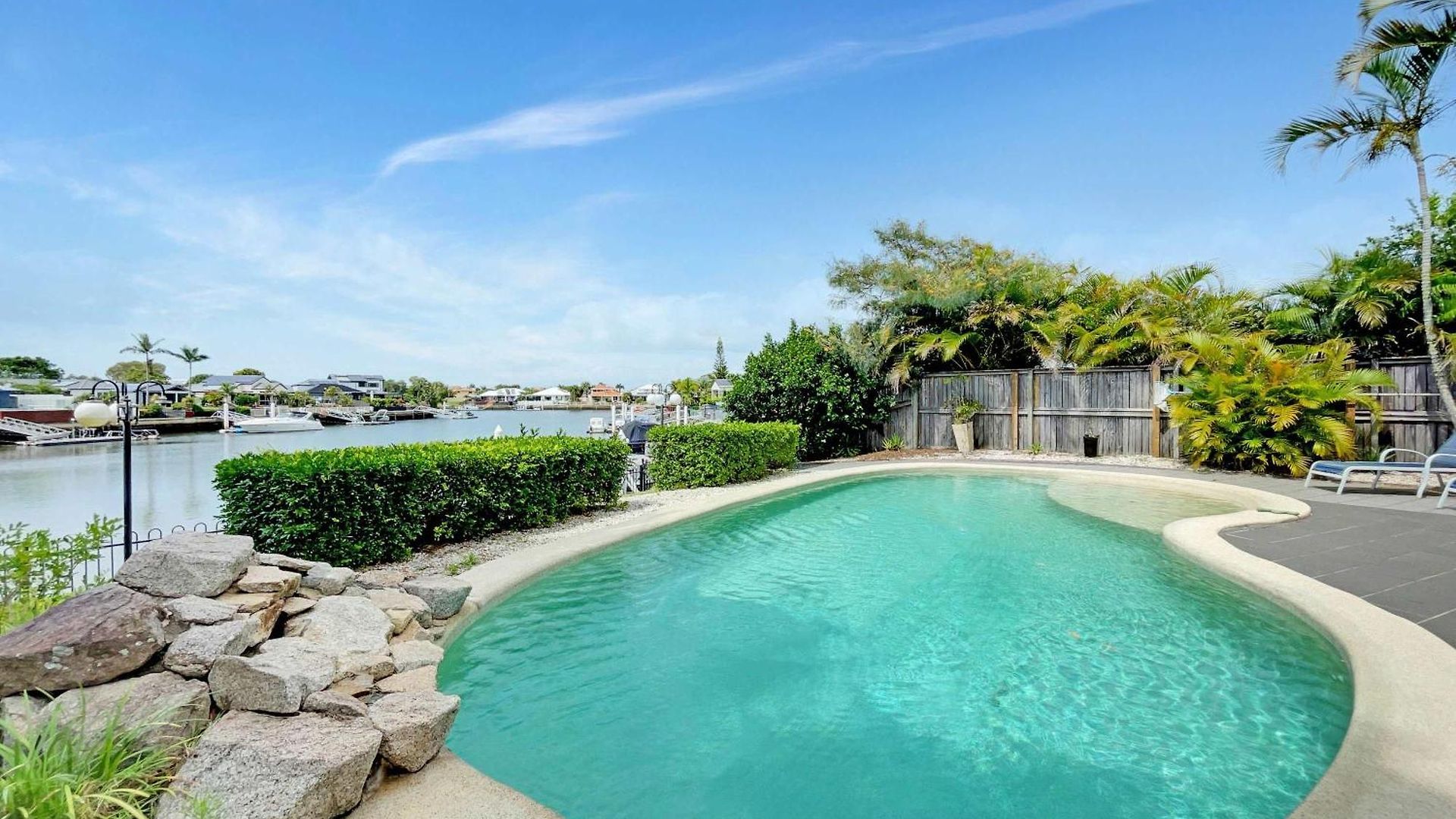 Spacious Family & Dog-Friendly Home On The Water *